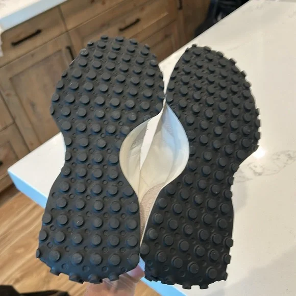 NEW BALANCE Women's 327 Shoes Size 9B In Sea Salt with NB 103 White And Black - Picture 13 of 13